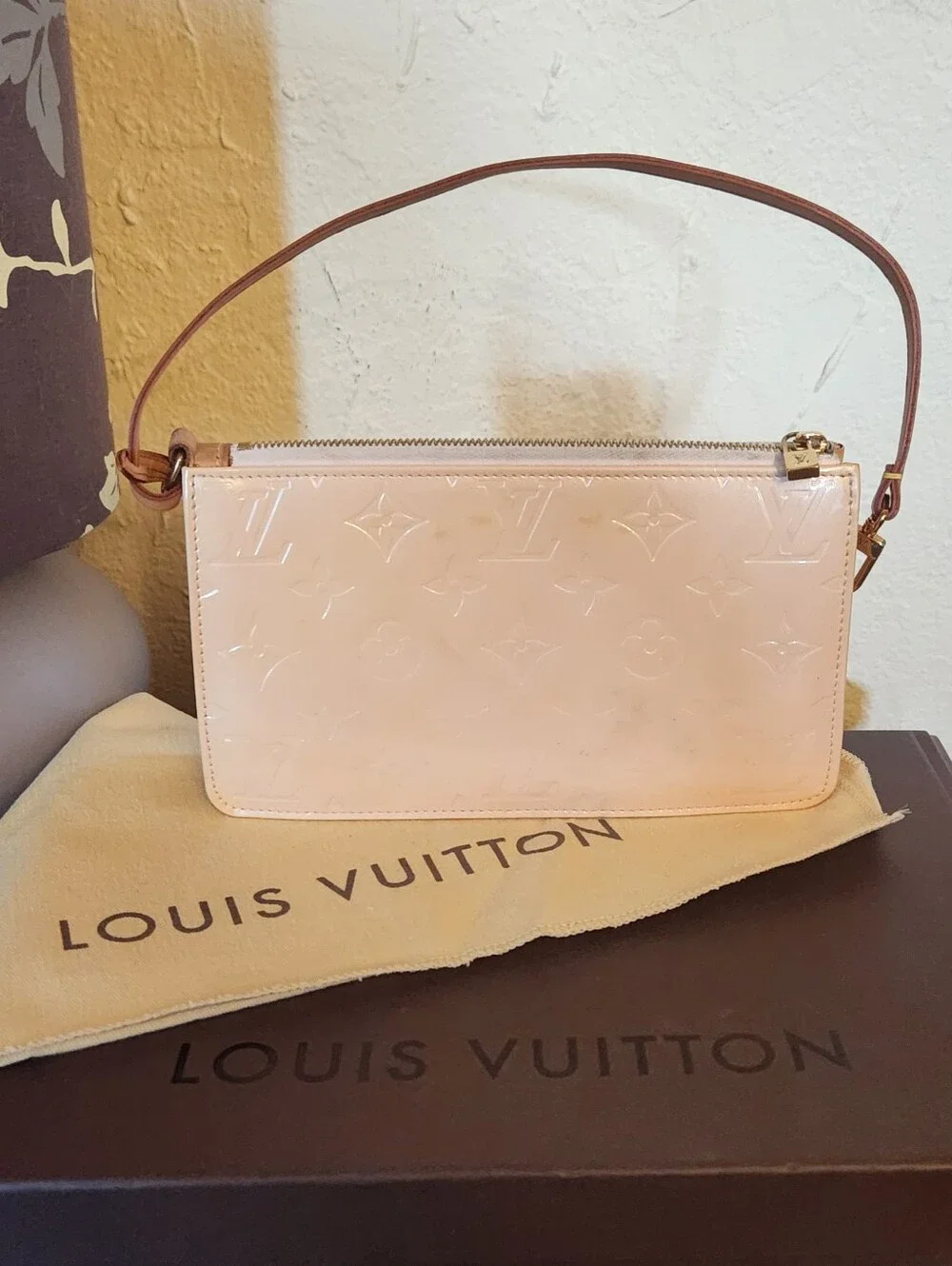 Louis Vuitton Marshmallow Pink Monogram Vernis Lexington Pochette Bag